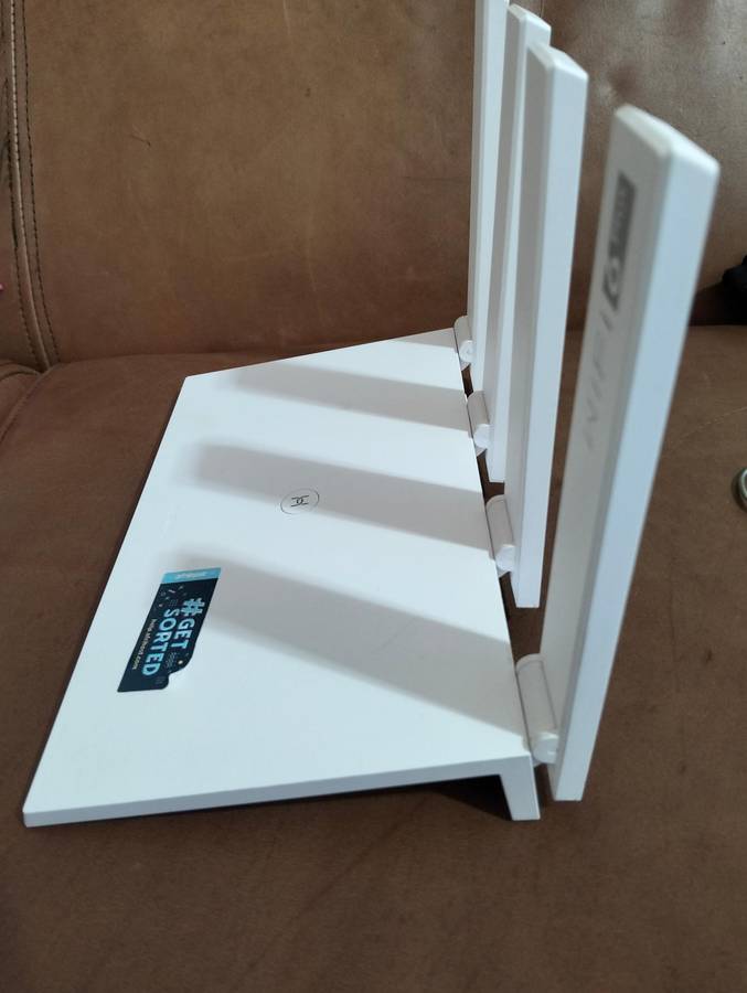 HUAWEI WiFi AX3 Dual-Core Model WS7100 - Doesn't take a sim