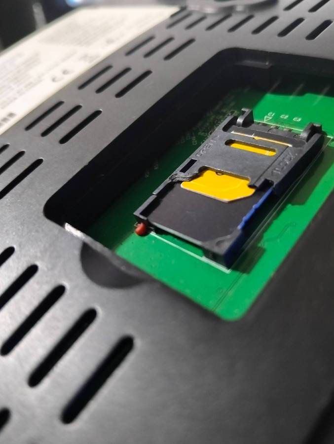 D-LINK DWR-956M 4G LTe router (It take a sim card)