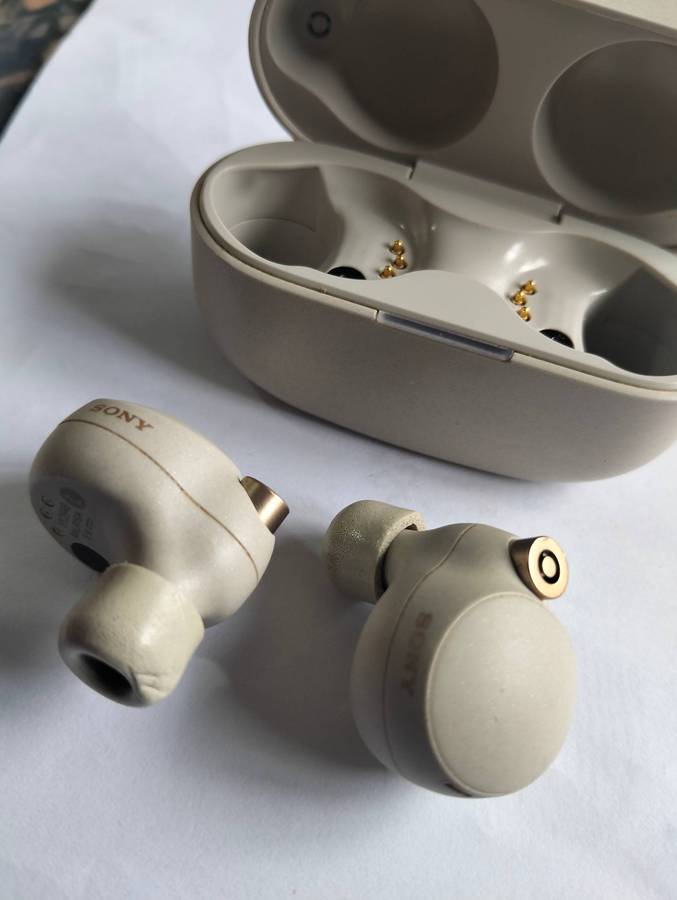 Sony WF-1000XM4  Leading Noise Canceling Truly Wireless Earbud Headphones