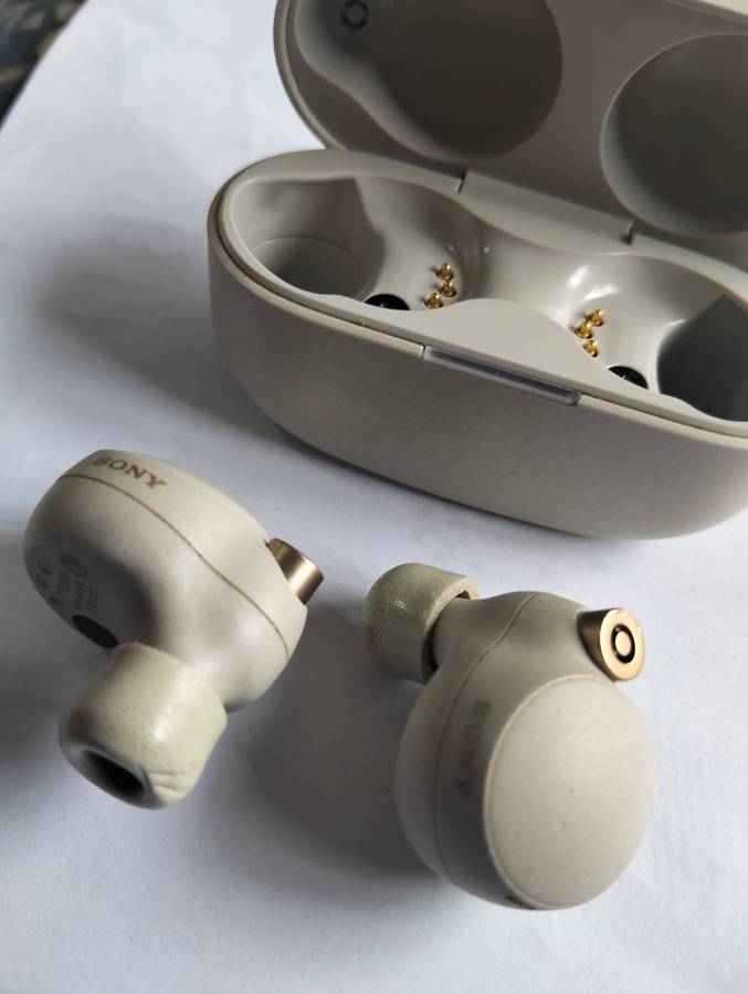 Sony WF-1000XM4  Leading Noise Canceling Truly Wireless Earbud Headphones