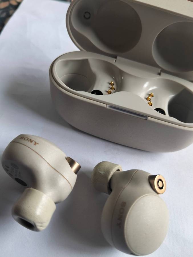 Sony WF-1000XM4  Leading Noise Canceling Truly Wireless Earbud Headphones