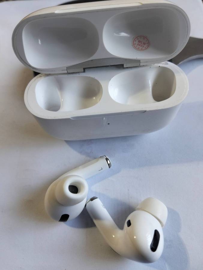 AirPods Pro Model A2084 - Original
