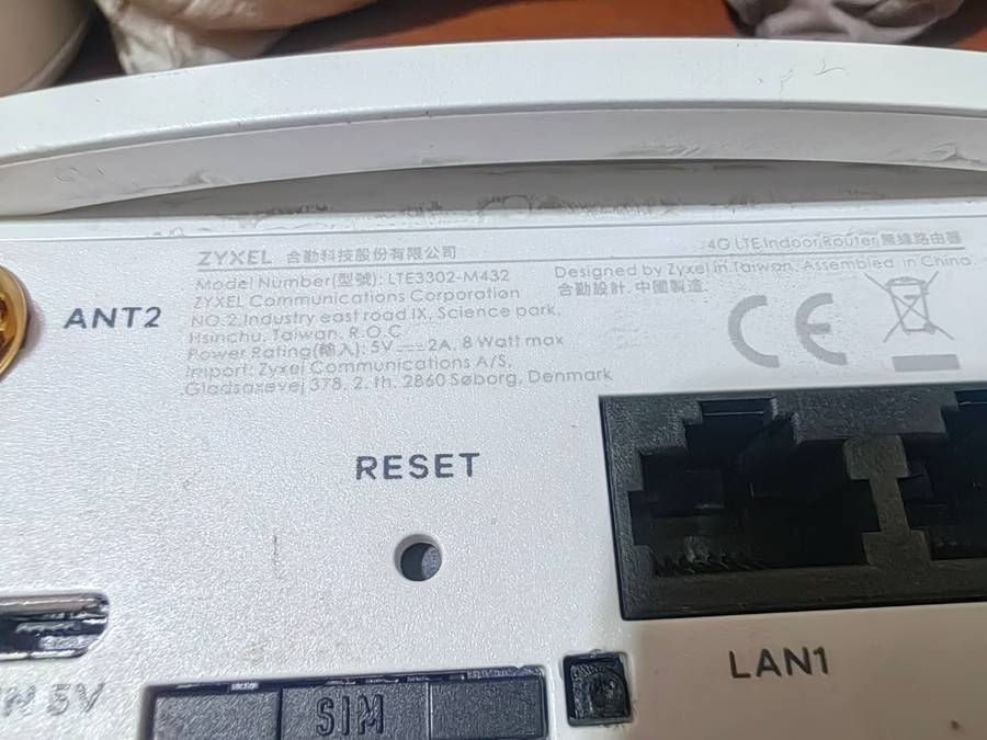 ZYXEL LTE3202-M432 ROUTER (It take a SIM CARD)