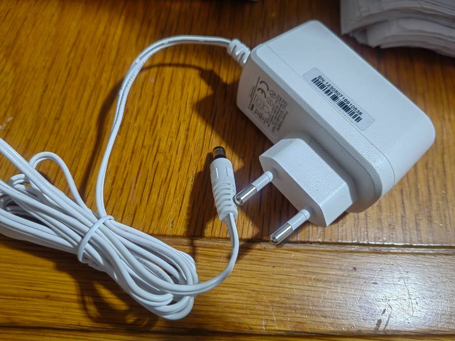 Electronics power  12V 1500mA univesal power supply