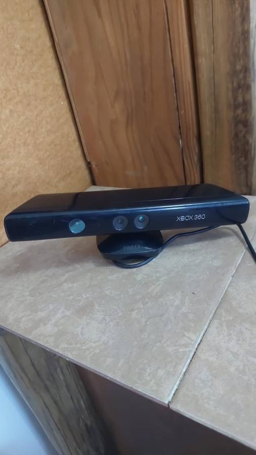 XBOX 360 KINECT SENSOR + 3 GAMES