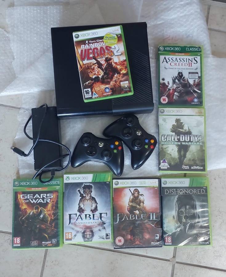 XBOX 360 + 2 CONTROLLERS + 7 GAMES- GOOD CONDITION