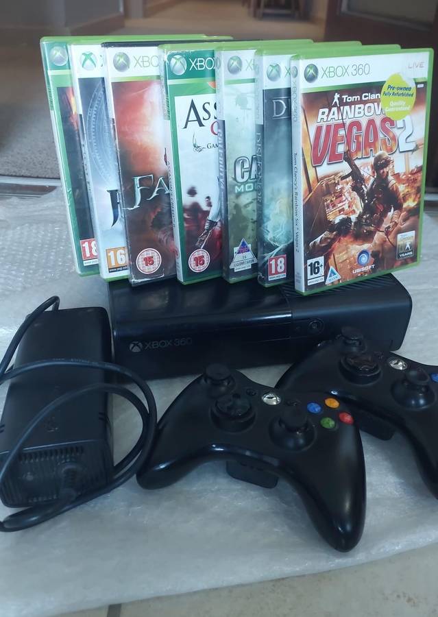 XBOX 360 + 2 CONTROLLERS + 7 GAMES- GOOD CONDITION