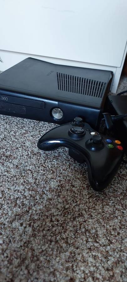 XBOX 360 + 1 CONTROLLER + 10 GAMES - GOOD CONDITION
