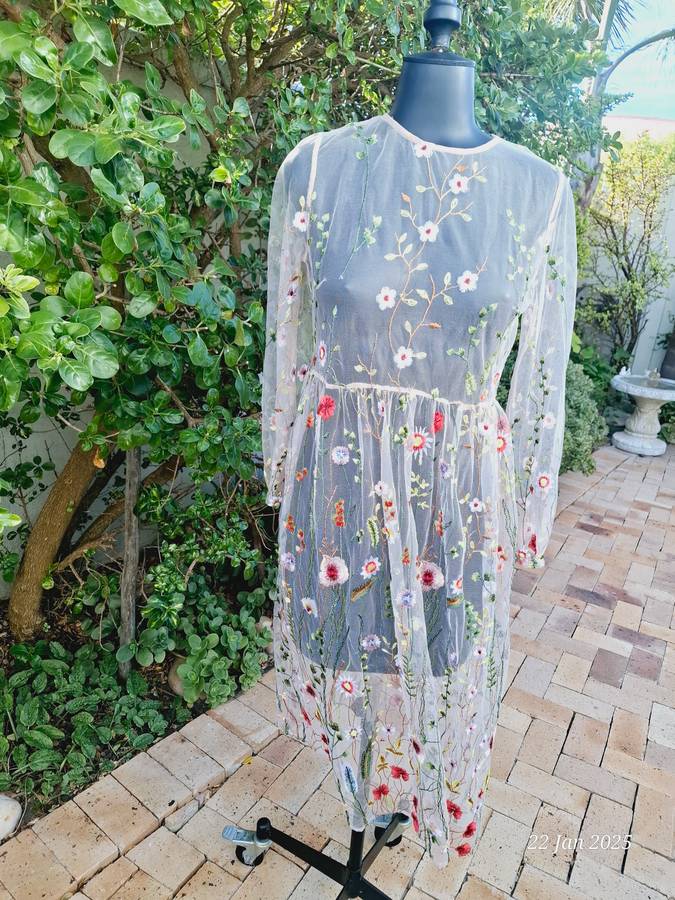 Unique embroidered mesh dress - S
