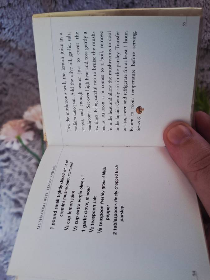 Hardcover: Little books for cooks: Mushrooms by Smallwood & Stewart (Editor).
