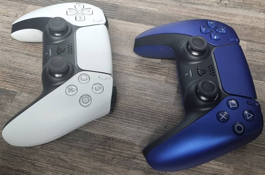 PS5 Slim Disk edition (As NEW) with 3 games & 2 controlers (Playstation 5).