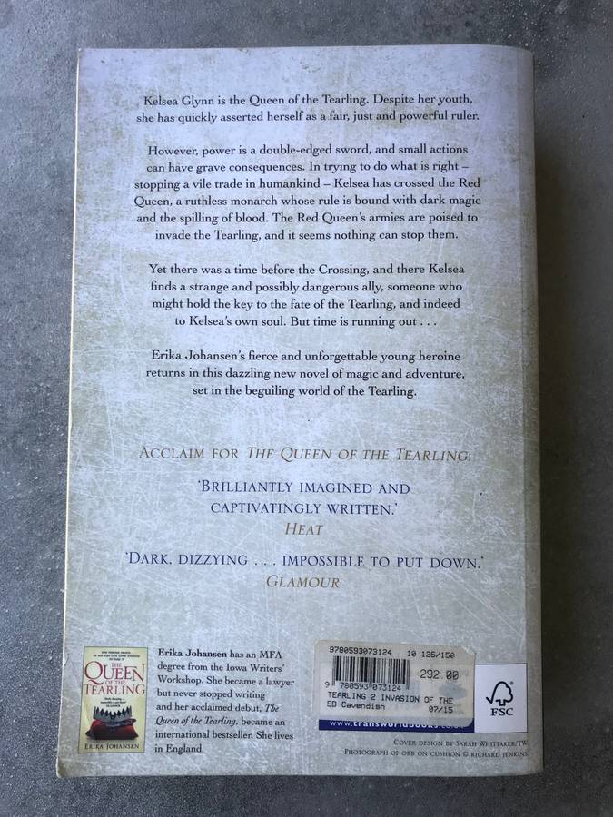 The Invasion of the Tearling (Tearling Trilogy #2) by Erika Johansen [Large Paperback: Good]