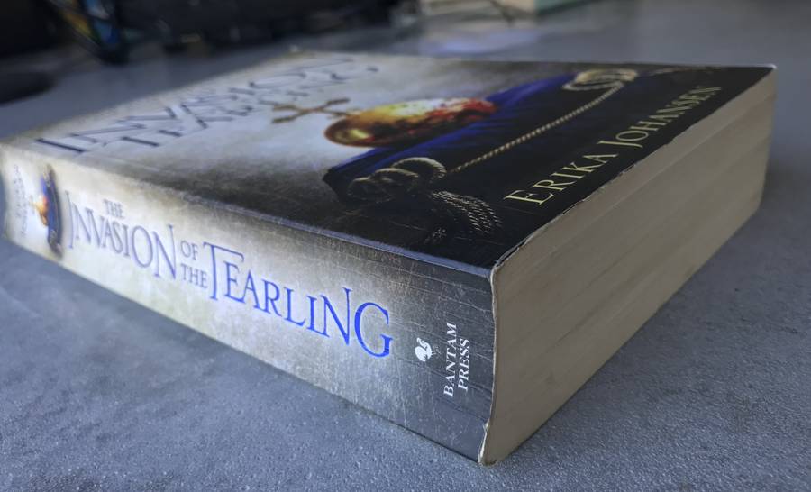 The Invasion of the Tearling (Tearling Trilogy #2) by Erika Johansen [Large Paperback: Good]