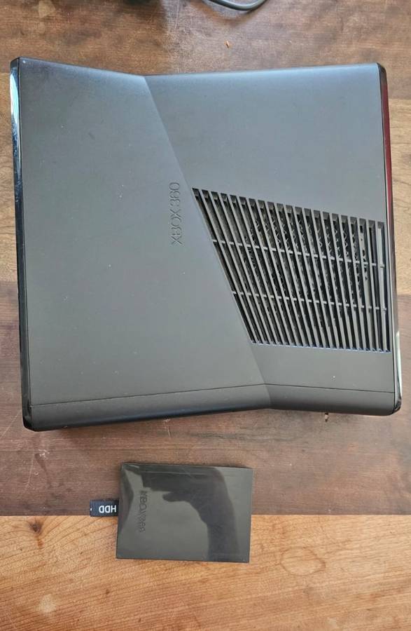 XBox 360 S Console incl. spare ext. drive slot