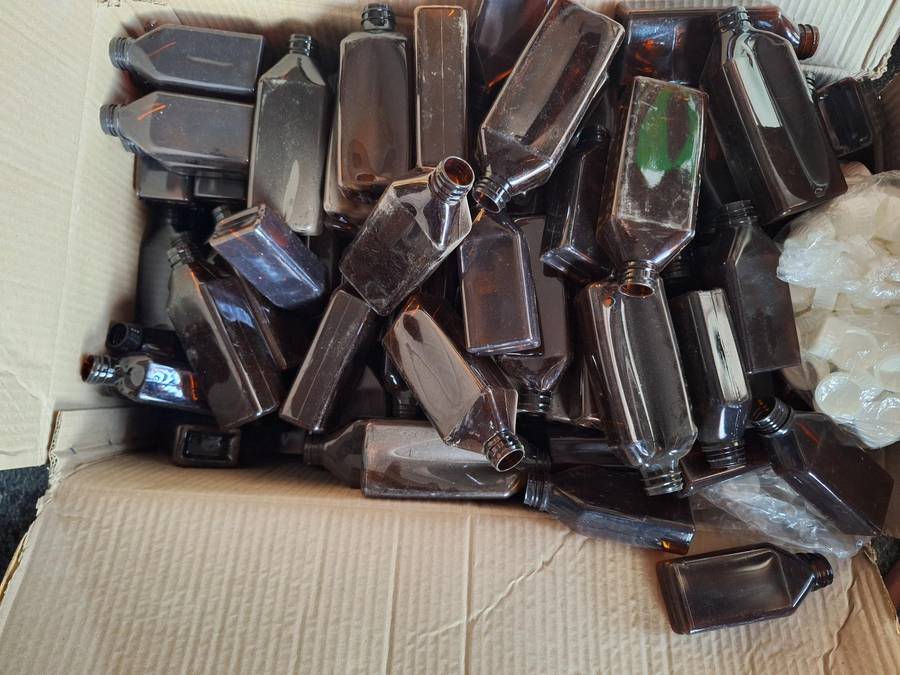 Plastic Brown Medisine bottles Bulk (+-75bottles with caps)
