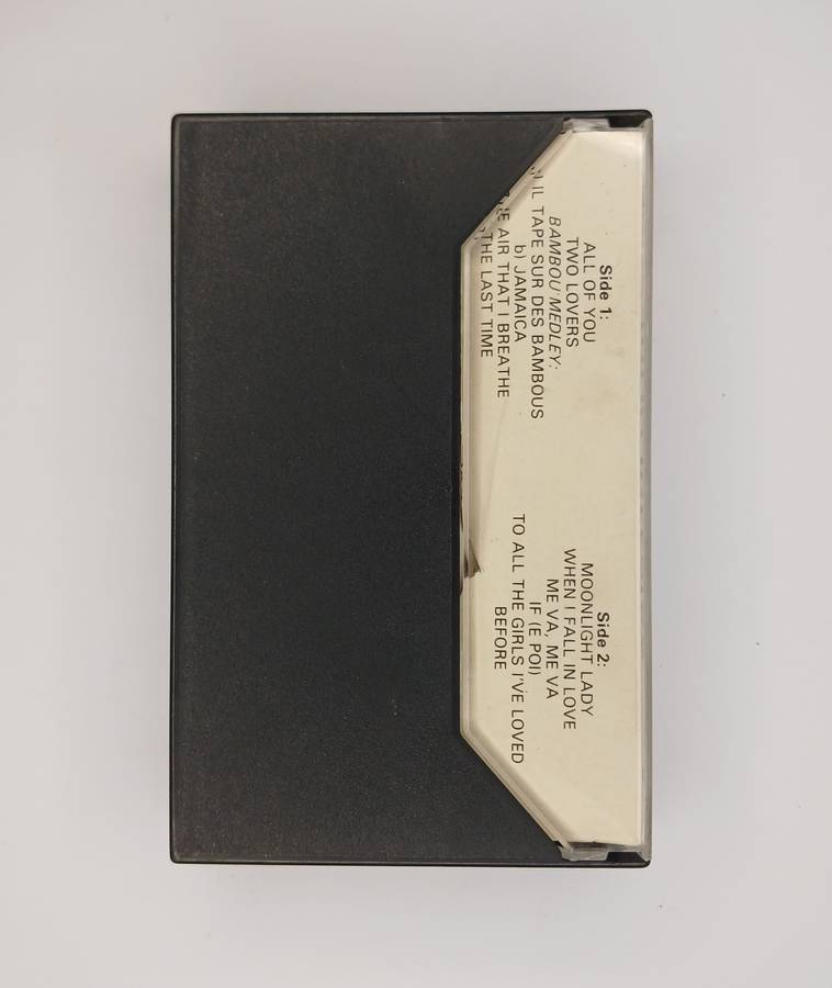 Julio Iglasias - 1100 Bell Air Place Cassette