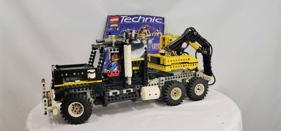 Vintage LEGO Technik 8868 Air Tech Claw Rig - Rare/Retired