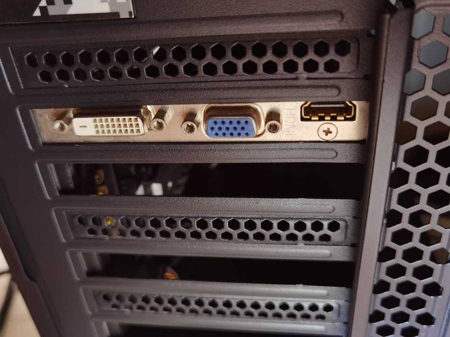 AMD Ryzen 3700X PC / AMD Radeon HD 6570 1GB