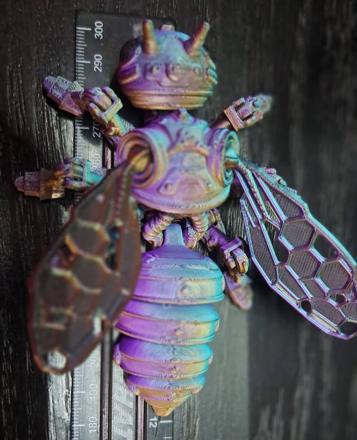 1pc 3D Printed Mechanical Movable Joints Bee Statue Figurine, With Movable Wings