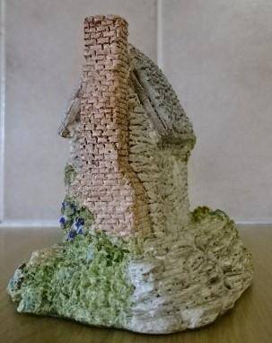 COLLECTIBLE COTTAGE, LIKELY FROM THE LILLIPUT LANE, CAMELOT COLLECTION EAST SUSSEX U K