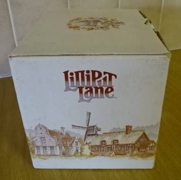 LILIPUT LANE, MOONLIGHT COVE RESIN FIGURINE MADE IN CUMBRIA , U K (10CMX 9CM) WITH ORIGINAL BOX