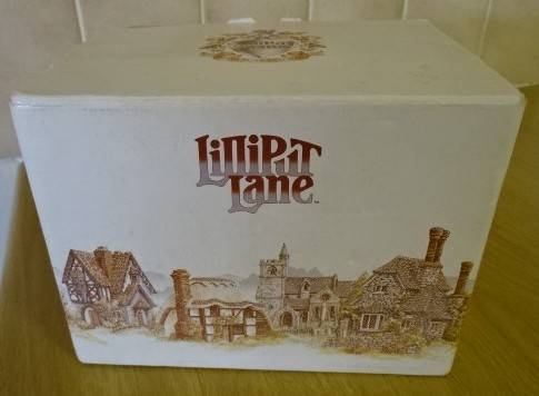 LILIPUT LANE, MOONLIGHT COVE RESIN FIGURINE MADE IN CUMBRIA , U K (10CMX 9CM) WITH ORIGINAL BOX