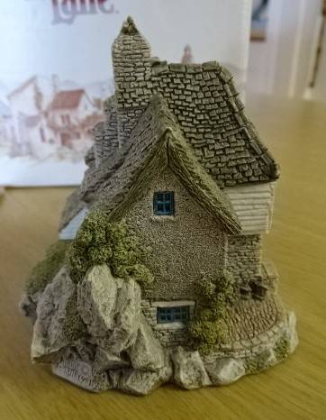 LILIPUT LANE, MOONLIGHT COVE RESIN FIGURINE MADE IN CUMBRIA , U K (10CMX 9CM) WITH ORIGINAL BOX