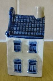 VINTAGE KLM ROYAL DELFT HOUSE #5 (HEIGHT 7,5 CM X 4 CM) MARKED