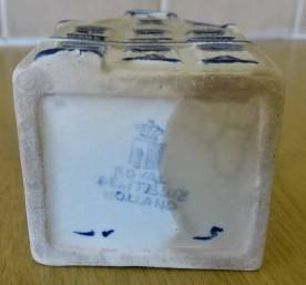 VINTAGE KLM ROYAL DELFT HOUSE #5 (HEIGHT 7,5 CM X 4 CM) MARKED
