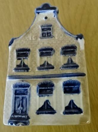 VINTAGE KLM ROYAL DELFT HOUSE #5 (HEIGHT 7,5 CM X 4 CM) MARKED