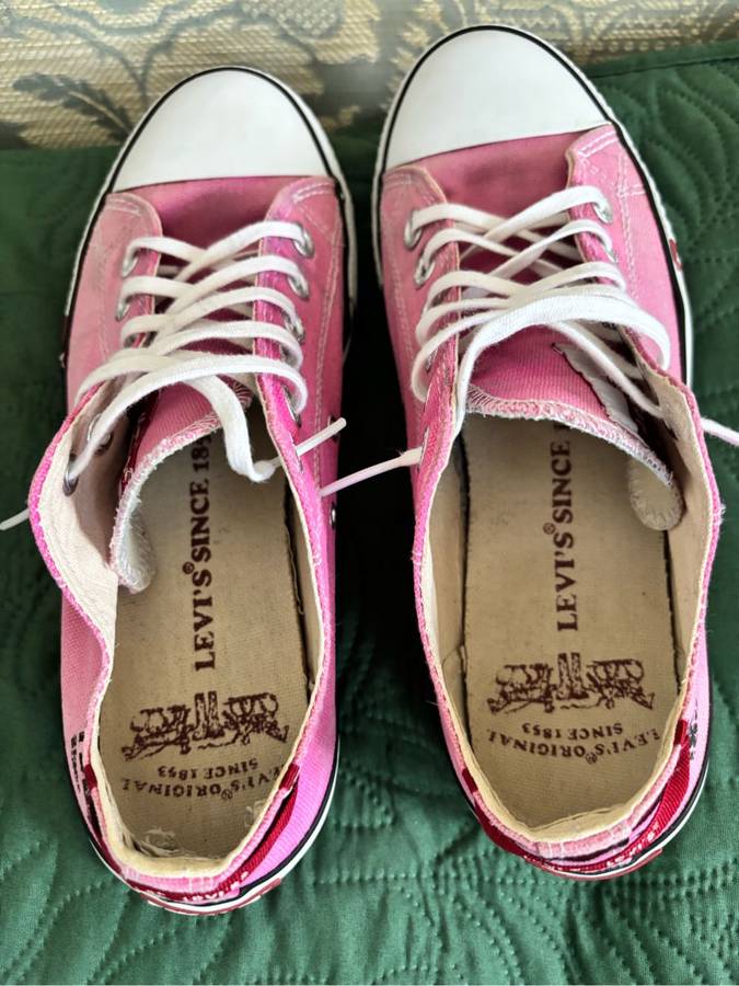 Levis Canvass Womens Size 7 Pink Shoes