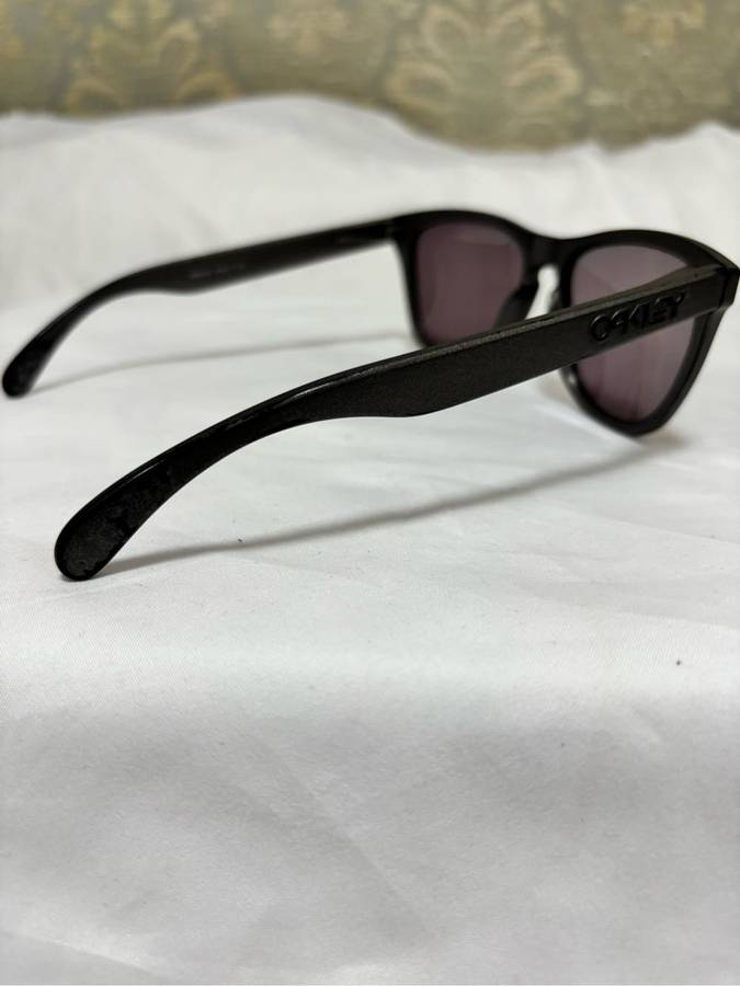 Oakley Frogskins Cat eye Sunglasses markings end of arms