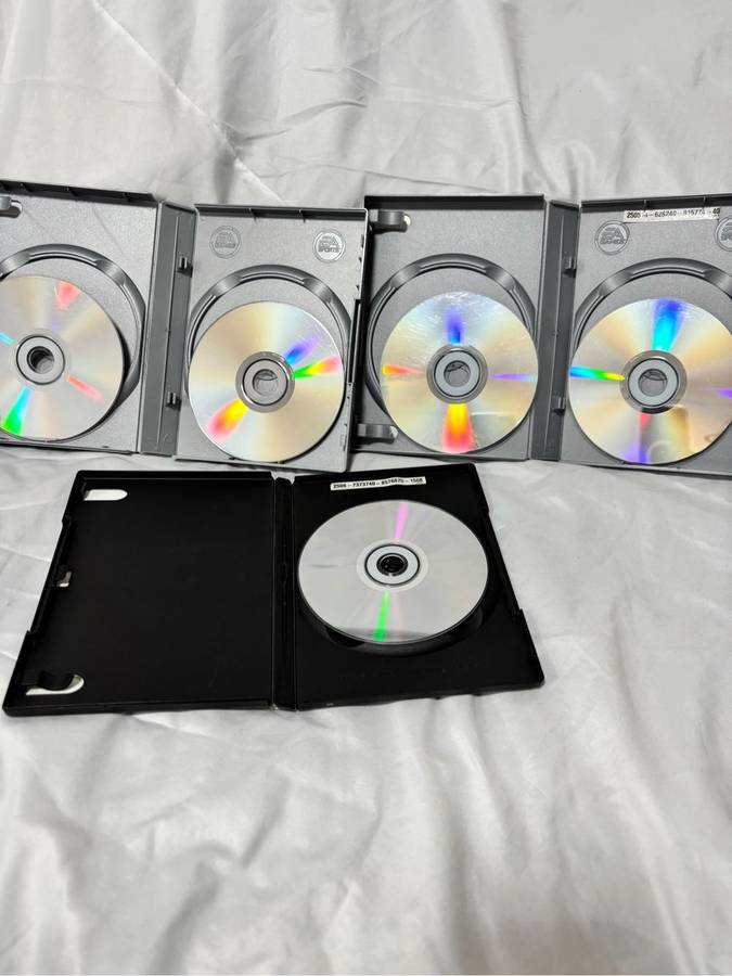 PC CD ROM The Sims 3 Games lot Unleashed , Vacation , Sims 2 disk 1