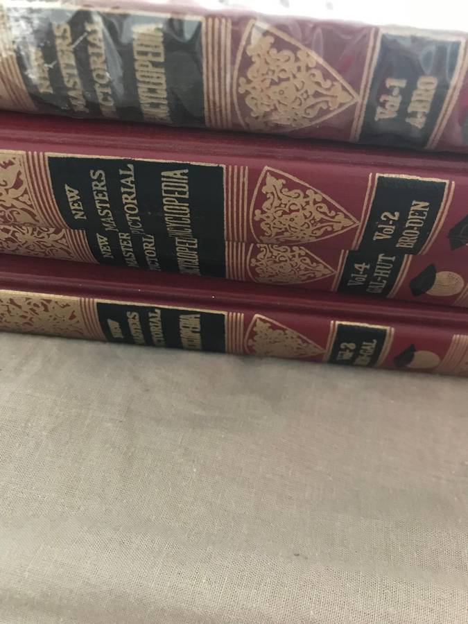 NEW MASTER'S PICTORIAL ENCYCLOPEDIA SET 4 books Volume  1 & 2 & 3 & 4 1964