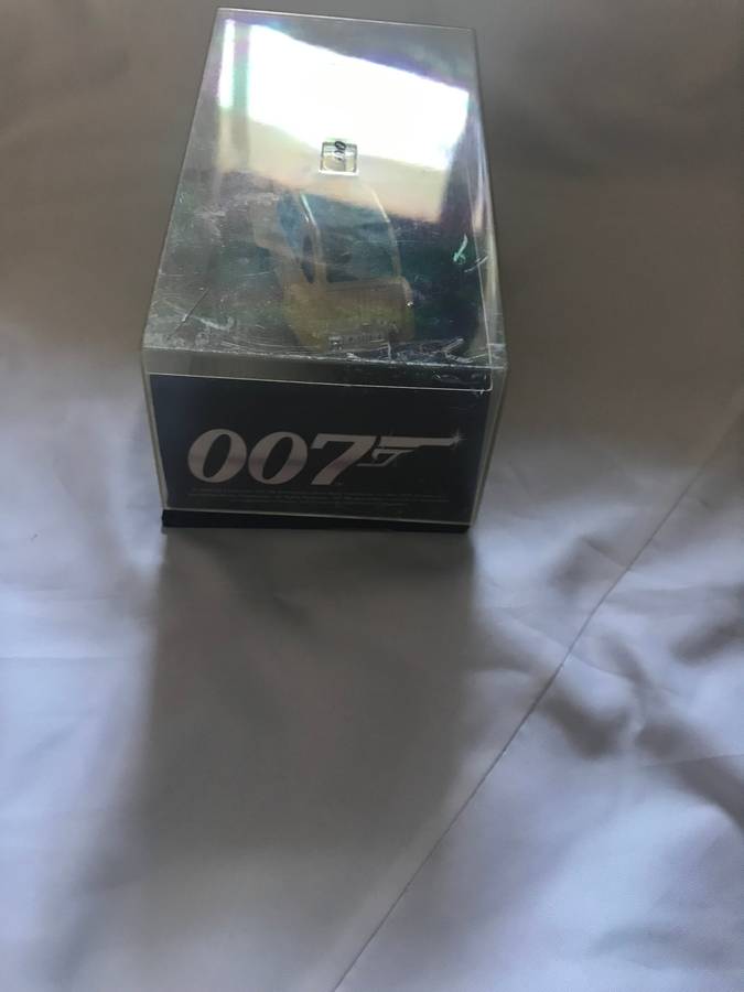 James Bond 007 - Citroen 2CV model car - For your eyes only collectable car
