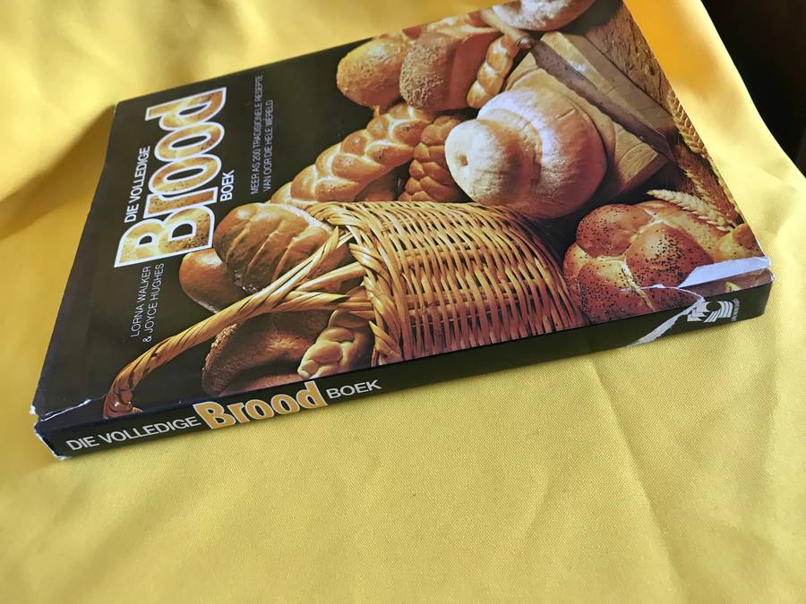 Die Volledige Brood Boek meer as 200 tradisionele resepte van oor die hele wereld hardcover
