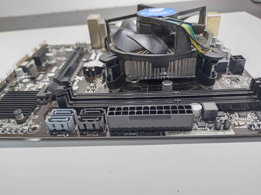 ASRock H81M-DGS - Intel(R) Core(R) (TM) i5-4690 CPU @ 3.50GHz Motherboard