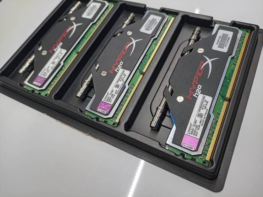 Kingston HyperX 6GB Kit (3x2GB Module) 6 Triple channel Lit 2000 [PC3-16000] 240Pin DDR3 SDRAM