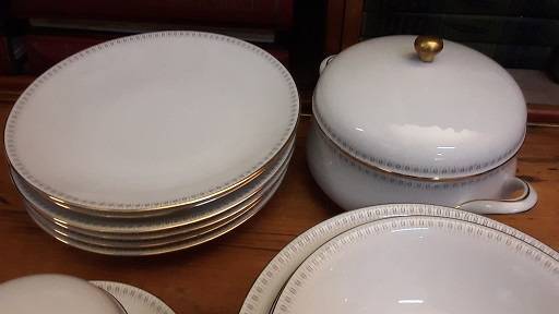 Hutschenreuther  Hohenberg Germany Dinner set In White and Gold Fouteen Piece