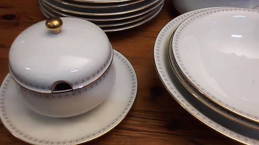 Hutschenreuther  Hohenberg Germany Dinner set In White and Gold Fouteen Piece