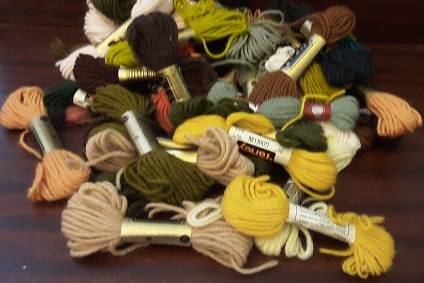 Lot of wool 43 piece