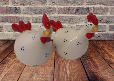 Pair of Hen Chicken Ornaments / salt and pepper shakers