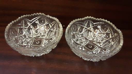 Glass : Crystal peanut . mint . sweet  two Bowls