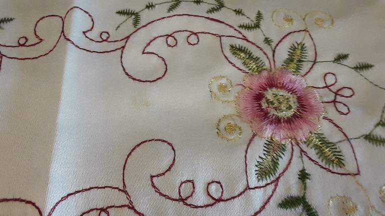 Table Cloth - Embroidery Table /  Tray Cloth 40 cm x 27 cm