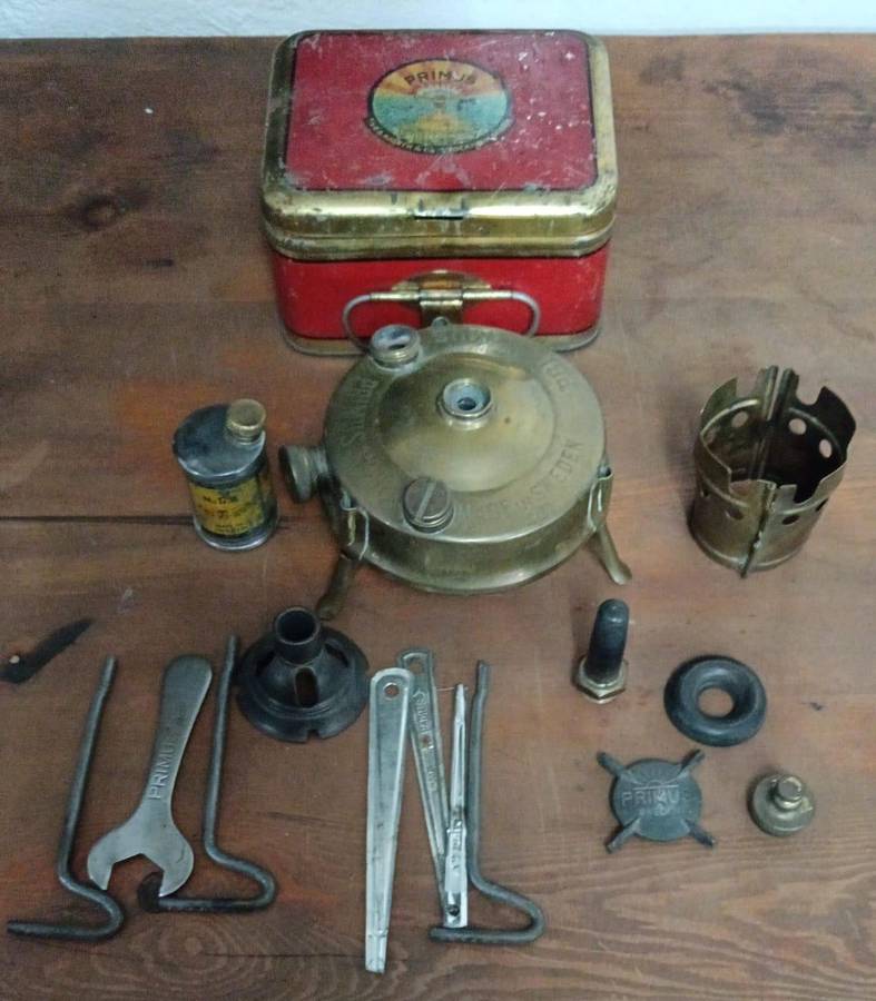 Vintage Brass fold up primus stover in tin - made in Sweden