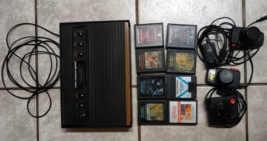 Retro - Atari Gaming Console with 8 Games - Workings 100%
