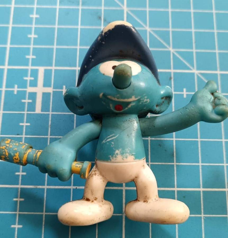 Vintage SMURFS Figurine ( See Condition )