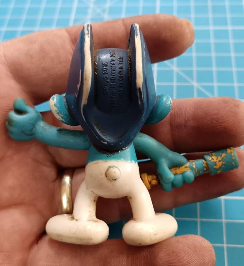 Vintage SMURFS Figurine ( See Condition )