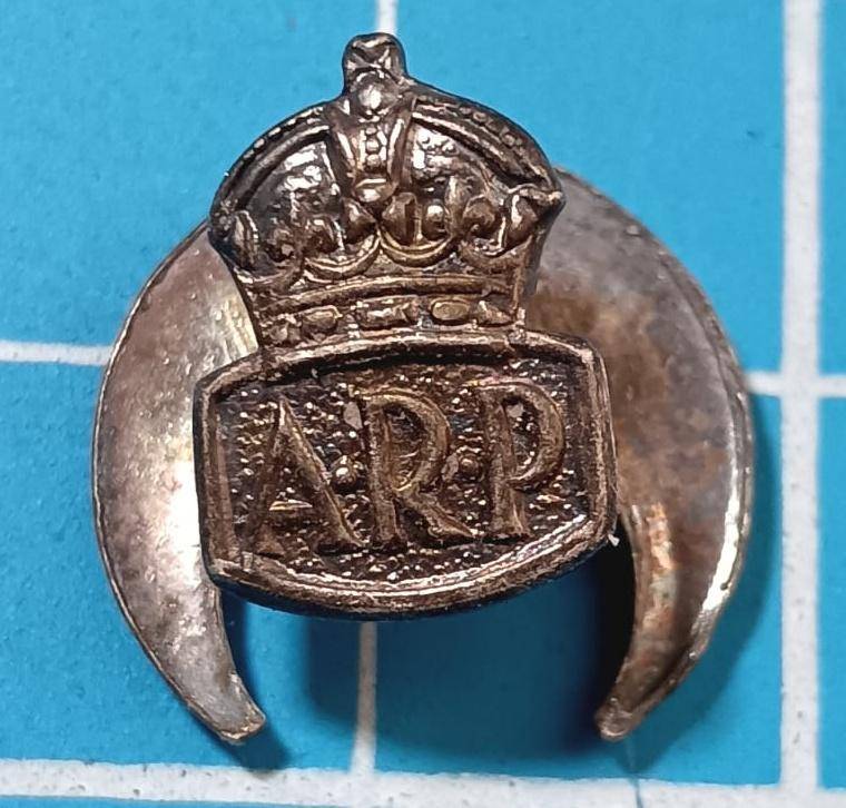 British WW II Air Raid Precaution Lapel Badge Excellent Condition ( Silver )