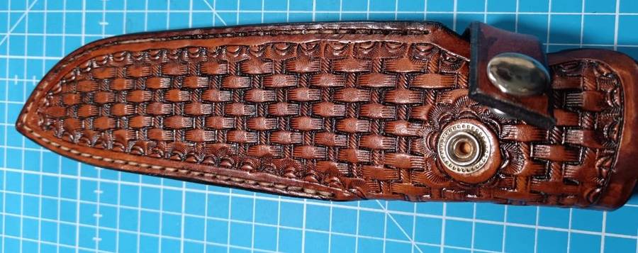 Hand made knife by Johann Kleynhans with sheath